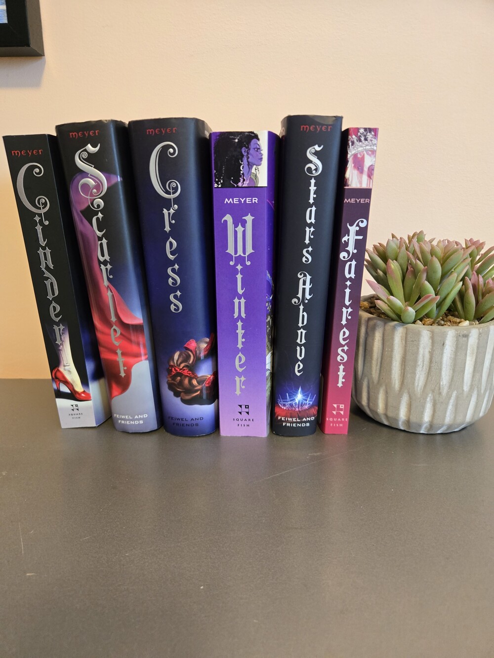 Lunar Chronicles by Marissa Meyer - Books 1 - 6